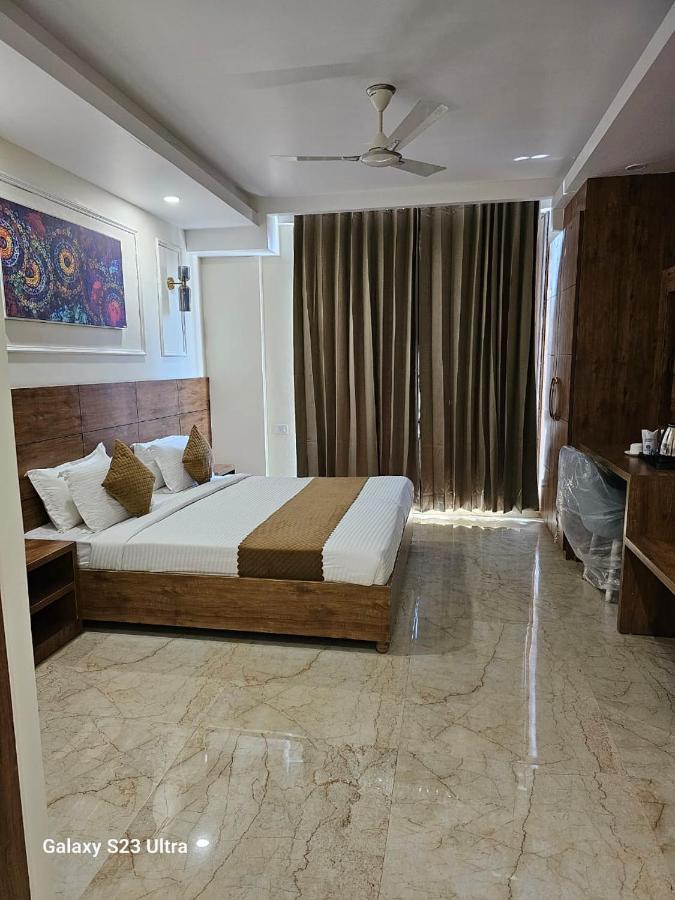 Hotel Nirvana Bliss, Behind Parmarth Niketan Rishīkesh Exterior foto