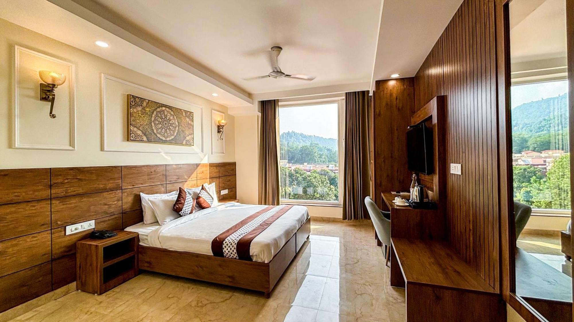 Hotel Nirvana Bliss, Behind Parmarth Niketan Rishīkesh Exterior foto
